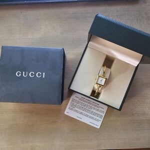 Gucci 1900L Watch Square Gold Plated 90's Women's Gold Vintage Antique Bangle